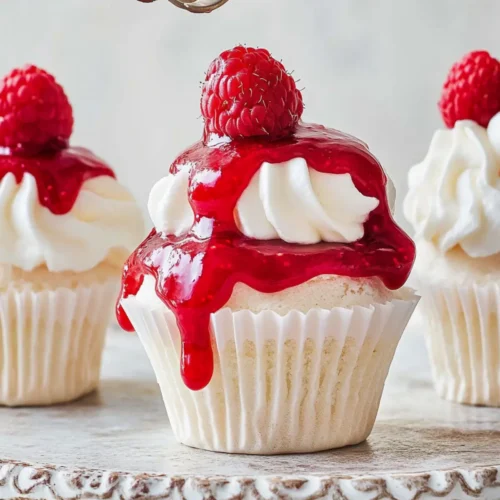 Pavlova Cupcakes With Raspberry Sauce